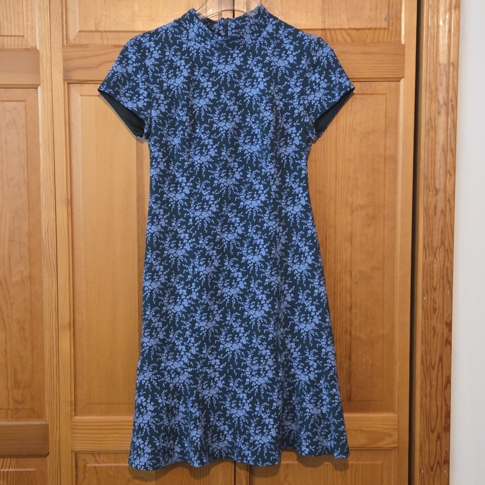 Lark Ro Size 4‎ Short Sleeve Stretch Sheath Floral Dress Green